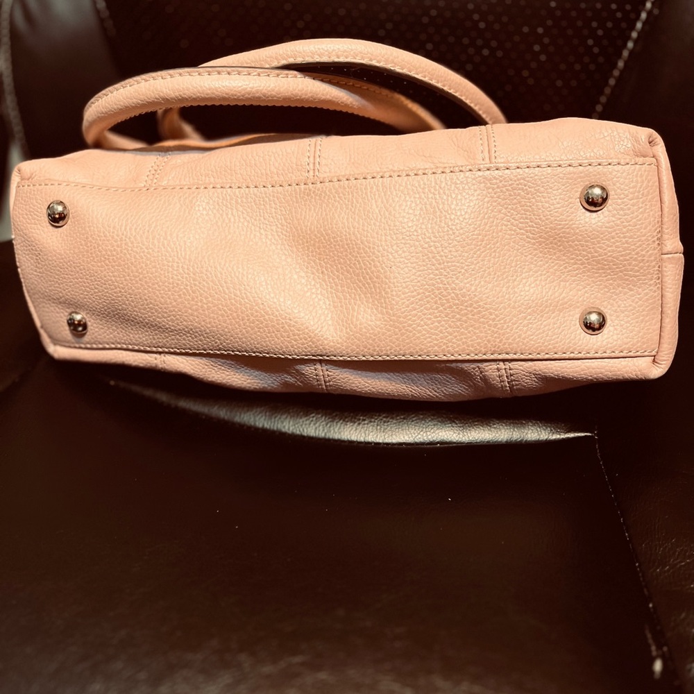 Chic Blush Leather Shoulder Bag - Picture 5 of 8